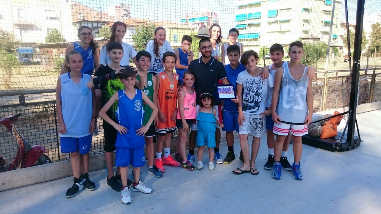 Il gruppo Under13 - Under 14 di Coach Luca Triglia. ASD Follonica Basket